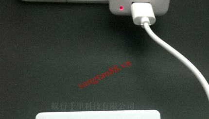 Thiết bị đo điện áp và dòng sạc điện thoại V2