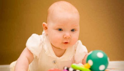 đồ chơi phát triển giác quan cho trẻ