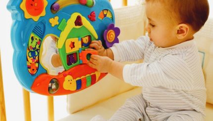 đồ chơi cho bé 6 - 9 tháng tuổi