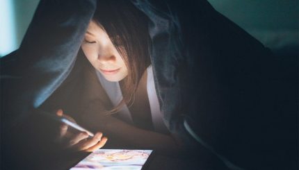 lưu ý khi sử dụng điện thoại trước khi ngủ